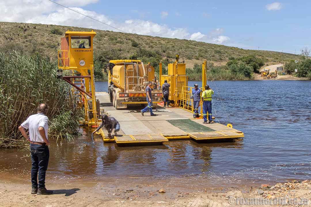 RoxanneReidSA's tweet photo. Stay at the Malagas Hotel in Malgas in the Overberg and soon you'll be able to cross the #BreedeRiver to Witsand on the new motorised pont. The old hand-drawn pont closed in March 2020. The new one hopes to resume full service before Christmas. #MalgasPont #Malgas #overberg https://t.co/ob4gIMWAfi