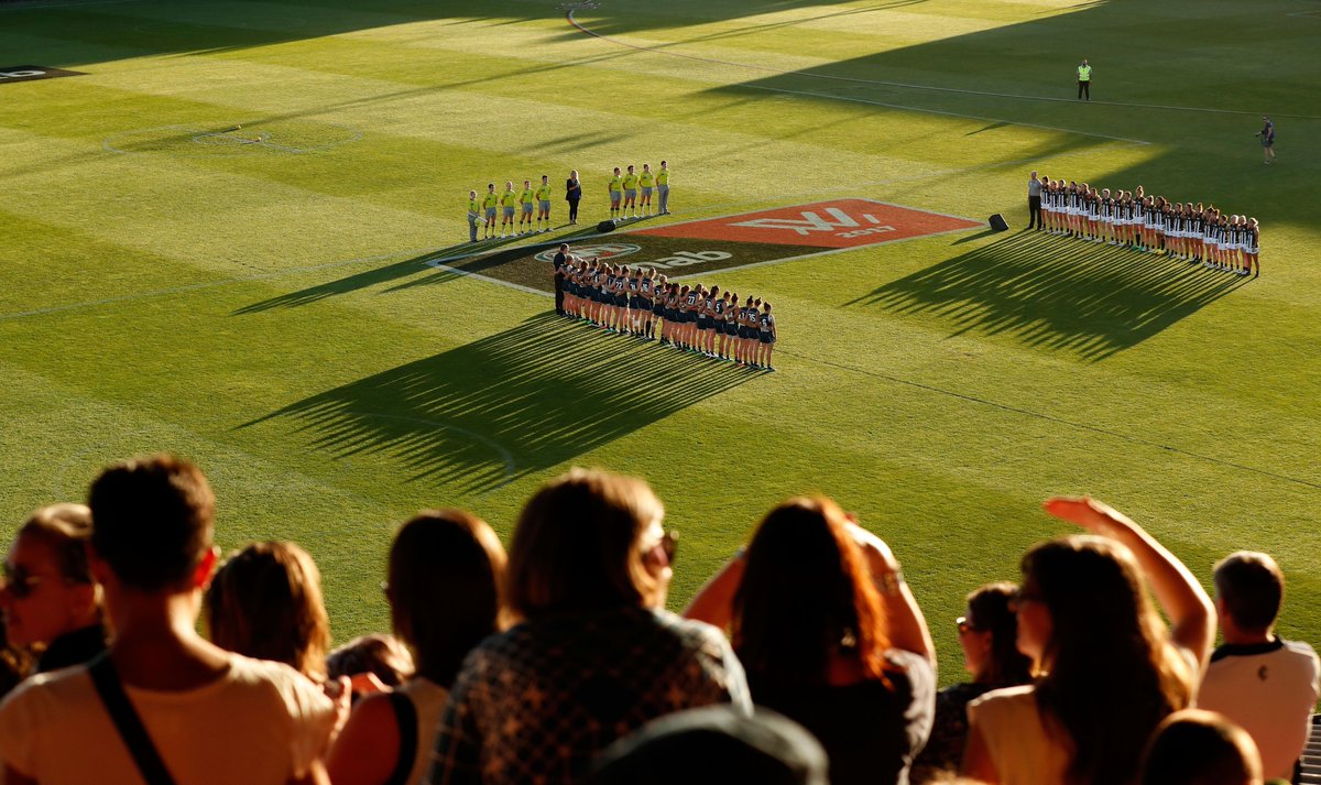 aflwomens's tweet photo. .@carltonfc_w  and @CollingwoodAFLW will return to kick off a new-look NAB #AFLW season in 2021: https://t.co/MubDHrY7IO https://t.co/RarKfiV1yj