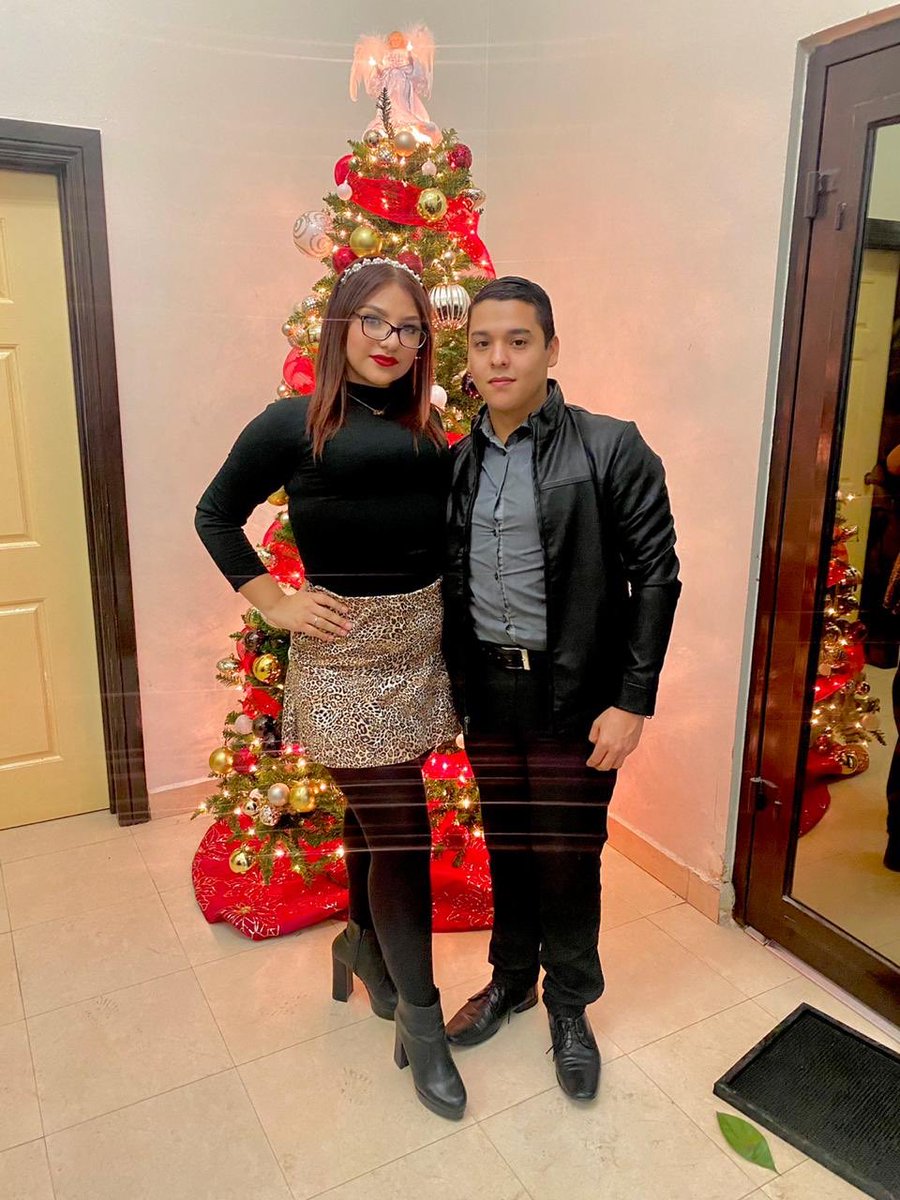 YulianaGodinez1's tweet photo. Las primeras del mes con mi baby #posad🔛 https://t.co/f8gJE4sCth