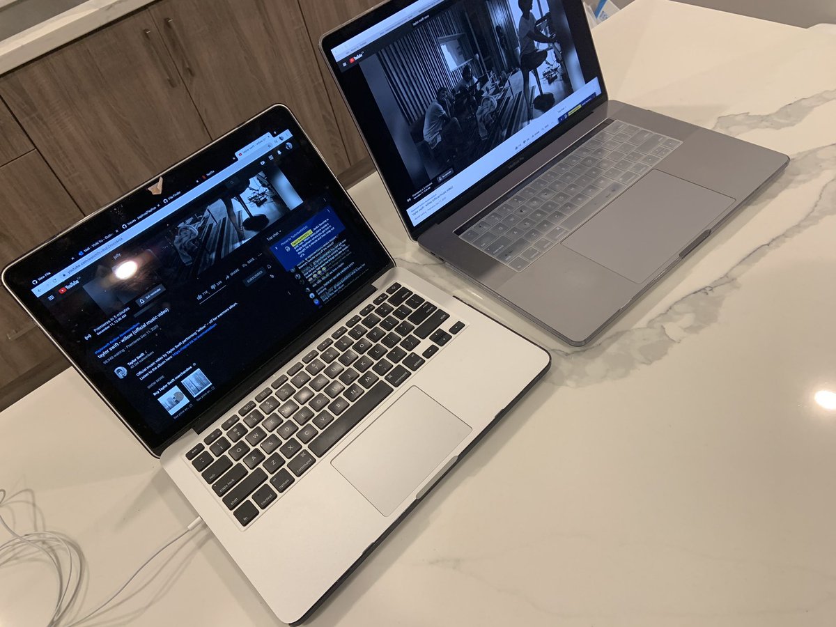 SWIFT_vicki's tweet photo. patiently waiting for my scheduled heart attack @taylorswift13 @taylornation13 https://t.co/XZzUMQY4w0