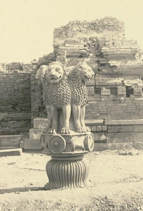 AncientGreats's tweet photo. DO YOU KNOW ?

Ashoka the Great, was an Indian emperor of the Maurya Dynasty, who ruled all of the Indian subcontinent from c. 268 to 232 BCE.

One of his stupas, The Great stupa at sanchi, has been declared as a World Heritage Site by UNESCO.
#Tourism @LostTemple7 #monolith https://t.co/KIUE550tLg