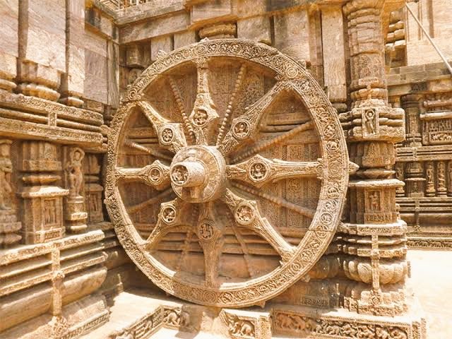 AncientGreats's tweet photo. DO YOU KNOW ?

Ashoka the Great, was an Indian emperor of the Maurya Dynasty, who ruled all of the Indian subcontinent from c. 268 to 232 BCE.

One of his stupas, The Great stupa at sanchi, has been declared as a World Heritage Site by UNESCO.
#Tourism @LostTemple7 #monolith https://t.co/KIUE550tLg