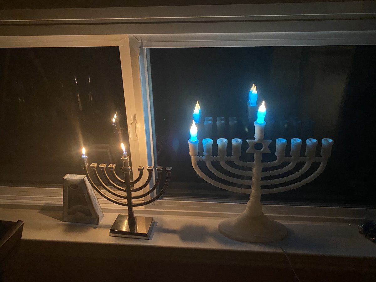 mbmoskowitz's tweet photo. Happy Chanukah for those celebrating in the @Cal 🐻Fam! Or as we’ve been saying in 2020...”Oy to the world!” #FestivalofLights #FestiveNightIn #LightTheWorld https://t.co/LdENToPKzC