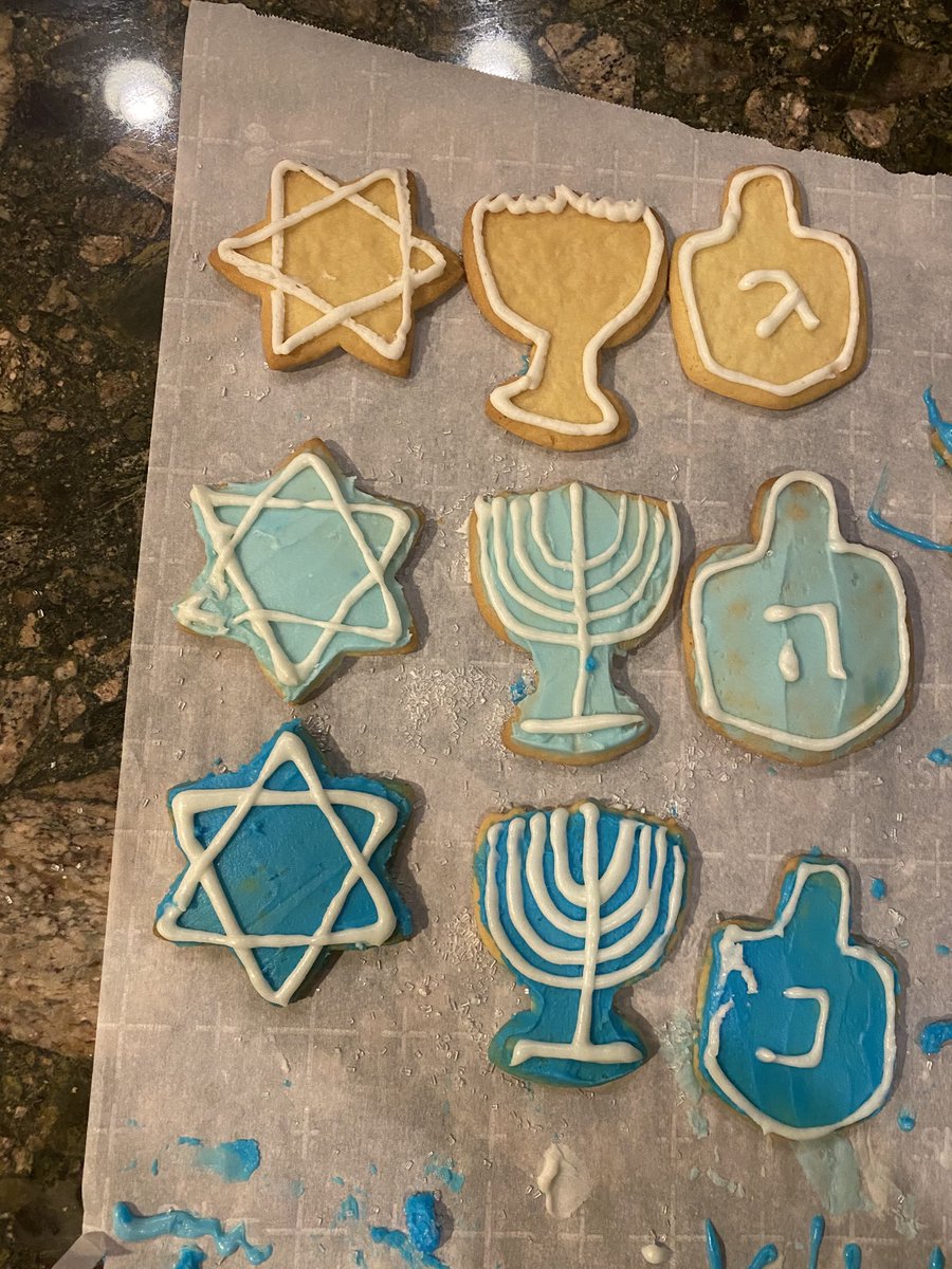 mbmoskowitz's tweet photo. Happy Chanukah for those celebrating in the @Cal 🐻Fam! Or as we’ve been saying in 2020...”Oy to the world!” #FestivalofLights #FestiveNightIn #LightTheWorld https://t.co/LdENToPKzC
