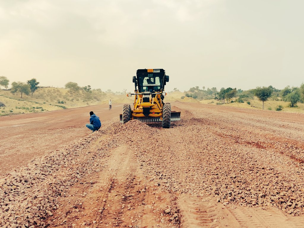 NapInfra's tweet photo. #napinfra #napinfrasubcontractor #roadconstruction #GSB The material used in GSB shall be mixture of natural sand, moorum, gravel, crushed stone @NHAI_Official @RInfraOfficial @sahil11p @cbdhage @SPREINDIA @ihmcl_official Amritsar Jamnagar Six Lane Expressway (Pack.6 Ch.164.400) https://t.co/7oYD9aAR1L