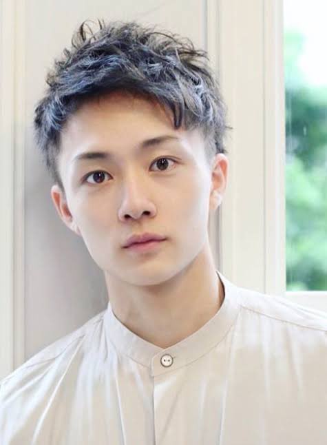 トーレス マッチ数爆上げ写真家 角刈り スポーツ刈り ノーセット 角刈りは言わずもがな たしかに半グレ感というか全グレ感は出るけども笑笑 ツーブロックではないスポーツ刈りでしかもノーセットなら もう少し伸ばしてツーブロ入れた方がベター