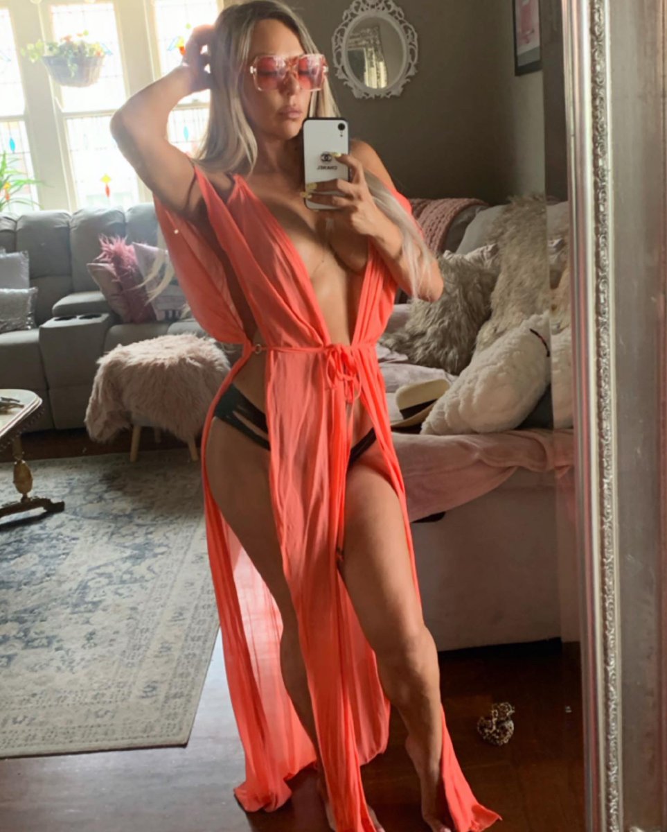 Bellavrondos's tweet photo. Orange you happy I found my password? #aussiemom #aussiebikini https://t.co/8xaPpyeByy