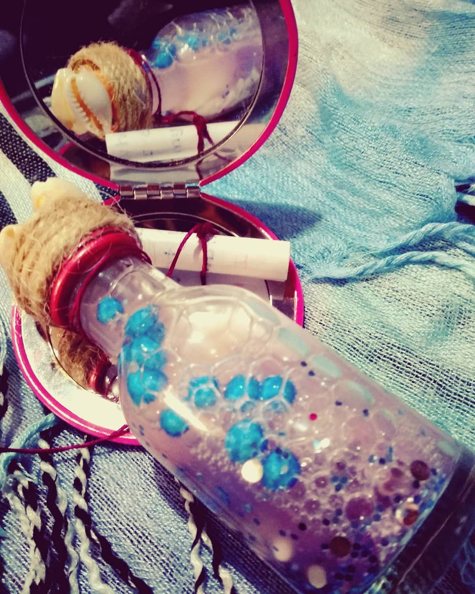 CraffitiLK's tweet photo. Beach theme message in a bottle. 🏖️🐚🍾
Can be done in large size bottles too. Theme can be customized.
#messageinabottle #beachthemed #bottledecor #handemadewithlove #handemade #gifts #valentinegifts https://t.co/F27XiAsu5i