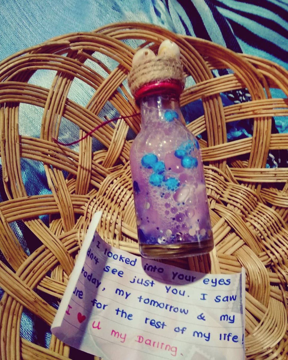 CraffitiLK's tweet photo. Beach theme message in a bottle. 🏖️🐚🍾
Can be done in large size bottles too. Theme can be customized.
#messageinabottle #beachthemed #bottledecor #handemadewithlove #handemade #gifts #valentinegifts https://t.co/F27XiAsu5i