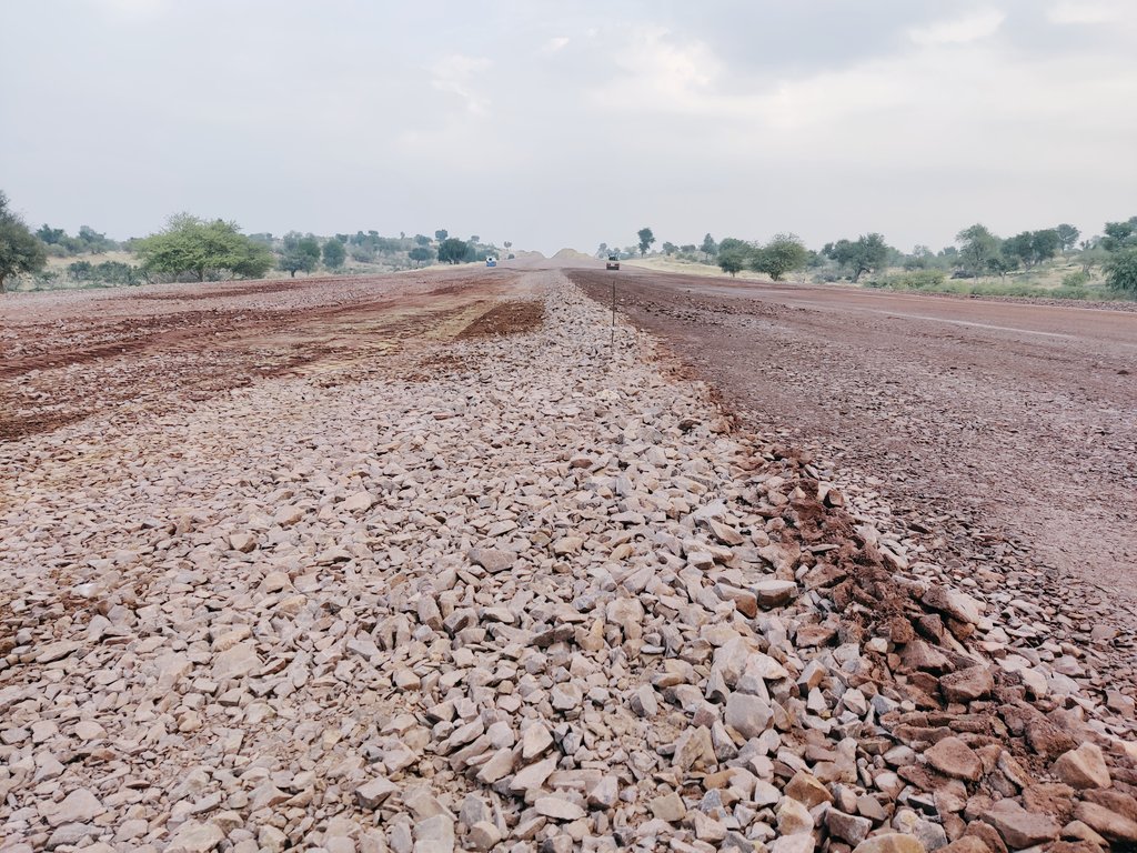 NapInfra's tweet photo. #napinfra #napinfrasubcontractor #roadconstruction #GSB The material used in GSB shall be mixture of natural sand, moorum, gravel, crushed stone @NHAI_Official @RInfraOfficial @sahil11p @cbdhage @SPREINDIA @ihmcl_official Amritsar Jamnagar Six Lane Expressway (Pack.6 Ch.164.400) https://t.co/7oYD9aAR1L