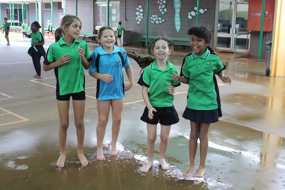 SouthNewmanPS's tweet photo. Who else is loving all of this rain!? @katiewallace50 @WA_Edu_News https://t.co/aala5aiqHj