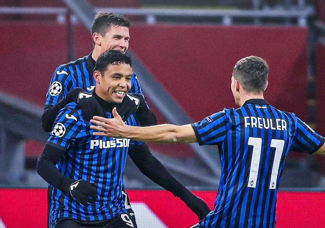 IntraCancha's tweet photo. #GrupoD
La Atalanta le ganó al Ajax 1-0 con gol de Luis Muriel al 85'. #AjaxAtalanta

El Midtjylland y el Liverpool empatan 1-1 con goles de Salah y Scholz. #FCMLIV 

#UCL https://t.co/y8hovc0FL3