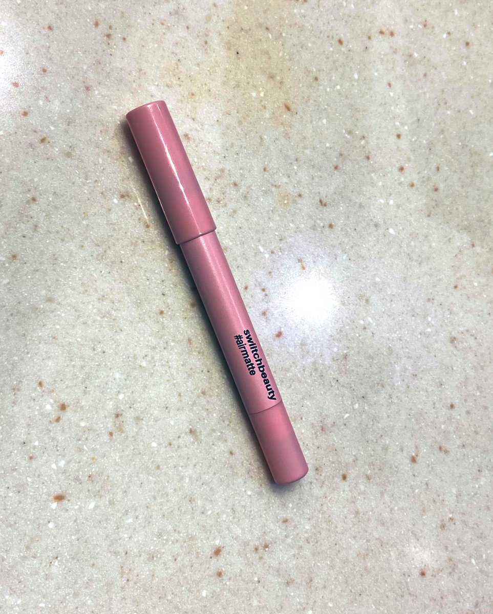 sboshmafu's tweet photo. I’m trying @swiitchbeauty products for the first time. Wearing the #AirMatte matte lip crayon in the shade powergirl. No ways, I think I’ve found my new favourite lippie 😻 https://t.co/IQqMsJgeCW