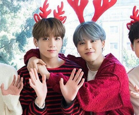 busan_princee's tweet photo. Jikook in Christmas season https://t.co/OTAMrreFdh