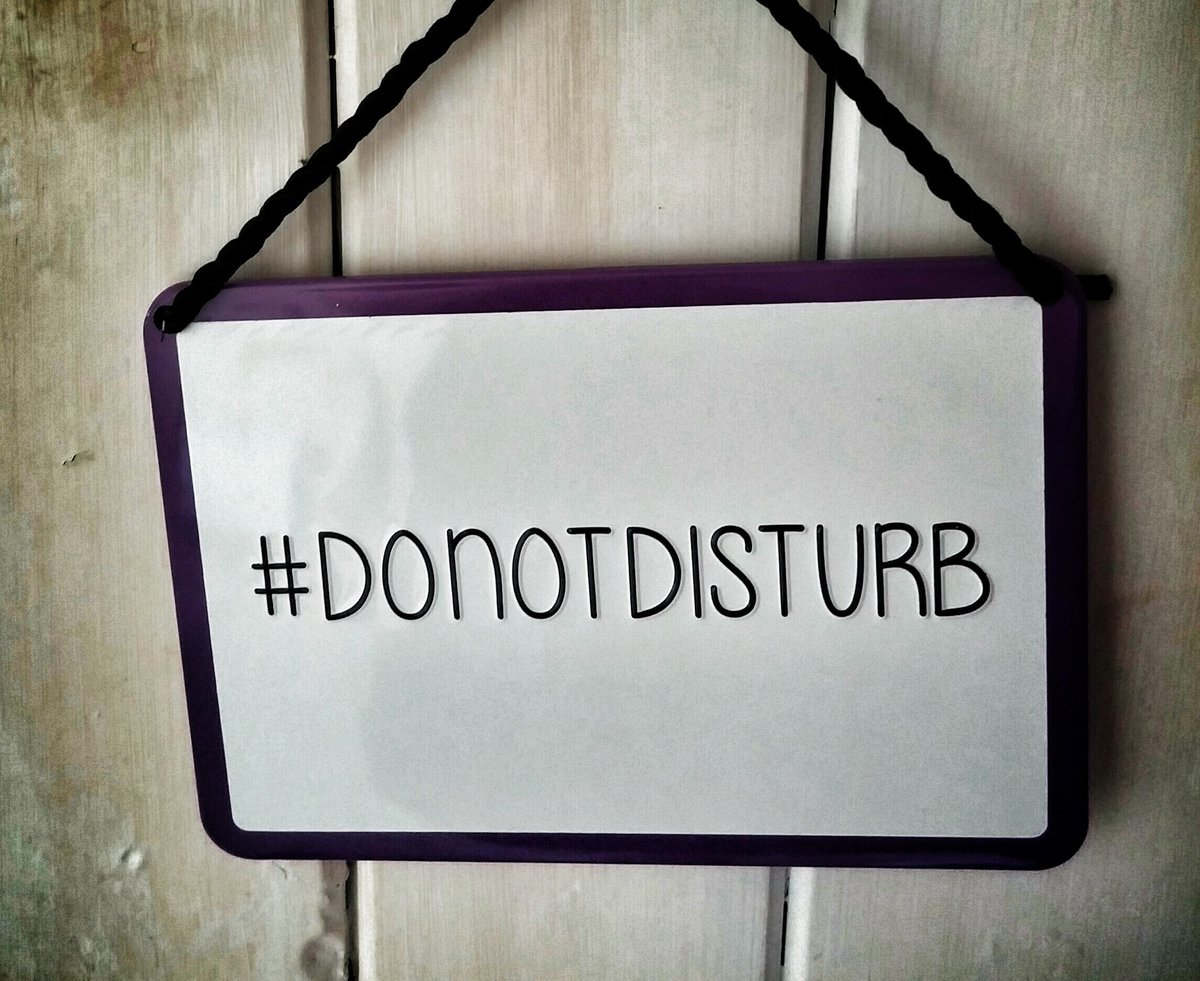 Mso365Cloud's tweet photo. Die Stimmen derer, die im Home Office arbeiten, werden immer lauter. Vor allem in Bezug auf die Tatsache, dass man gerade im Home Office immer verfügbar ist. Da wäre es doch schön wenn man ein "Bitte nicht stören" Schild hätte. https://t.co/TEkNUbpS48 https://t.co/zciqua9pit