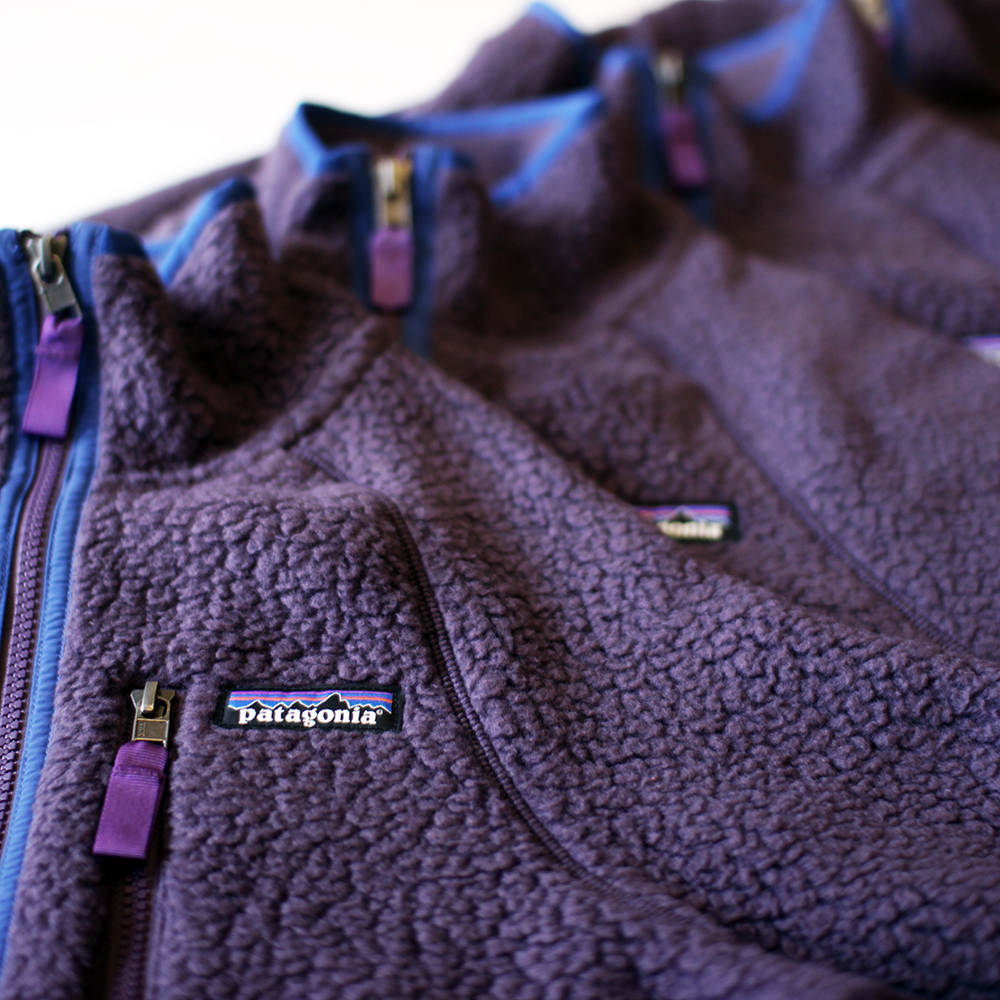 Branch1997 Patagonia パタゴニア より リサイクルポリエステル100 の両面ソリッドシアーリング製の気軽に着用できる温かいフリースジャケット Retropilejacket レトロパイルジャケット Color Ptplが店頭に届いています Size Xs S M