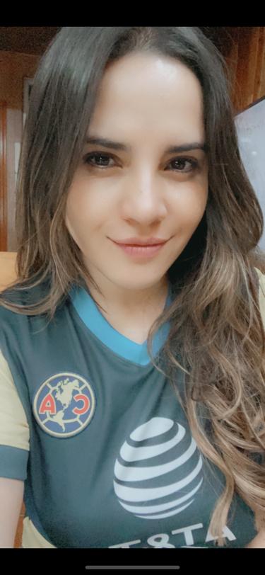 Jessikortiz's tweet photo. Ahora que estamos encerrados, disfrutar este torneo ha sido de las cosas más divertidas de mi año. E irle al América ha sido, sin duda, de las mejores decisiones de mi vida. 
¿O a quién quieren que le vaya?, ¿al Cruz Azul? https://t.co/1muV75zIPc