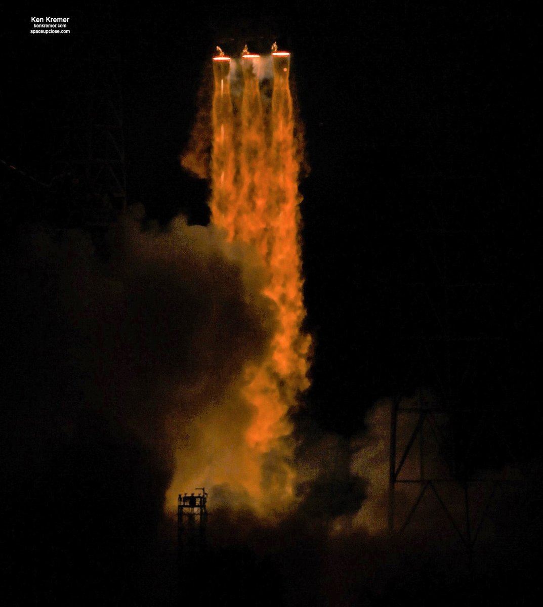 ken_kremer's tweet photo. Fire & Fury from three RS-68A main engines generate 2.1 million thrilling pounds of thrust hurling @ulalaunch #DeltaIVHeavy to orbit 809 PM ET Dec 10 carrying clandestine #NROL44 spysat for @NatReconOfc Office. #ULA #pad37 https://t.co/nzc73TPNzn