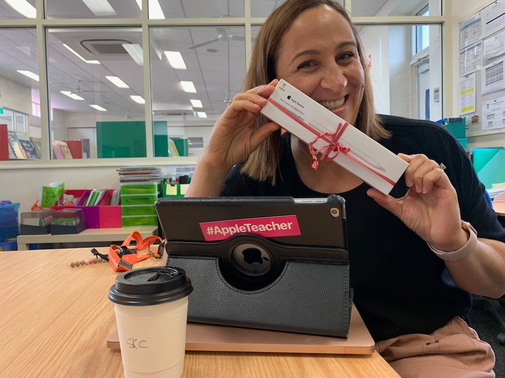 CathEd_DoW's tweet photo. Congratulations to our 375 newly certified #CEDoW #AppleTeachers! 👏🍎🧑‍💻

They've completed the #CEDoWAT20 course, working through the online modules, earning badges &amp; applying this learning in their #classrooms to engage students to be creators not just consumers of #technology. https://t.co/Rg12l4B2lK