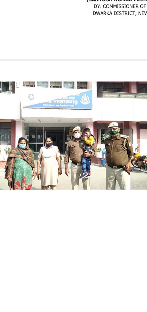 DCPDwarka's tweet photo. #Operation_smile 😁 

#PolicetheBeaconofHope
After tireless efforts &amp; intense search, family of a 4 yrs missing boy was searched by @Dwarka police &amp; child was safely handed over to his parents in hours.

@CPDelhi
@LtGovDelhi https://t.co/6HXCDexE8N