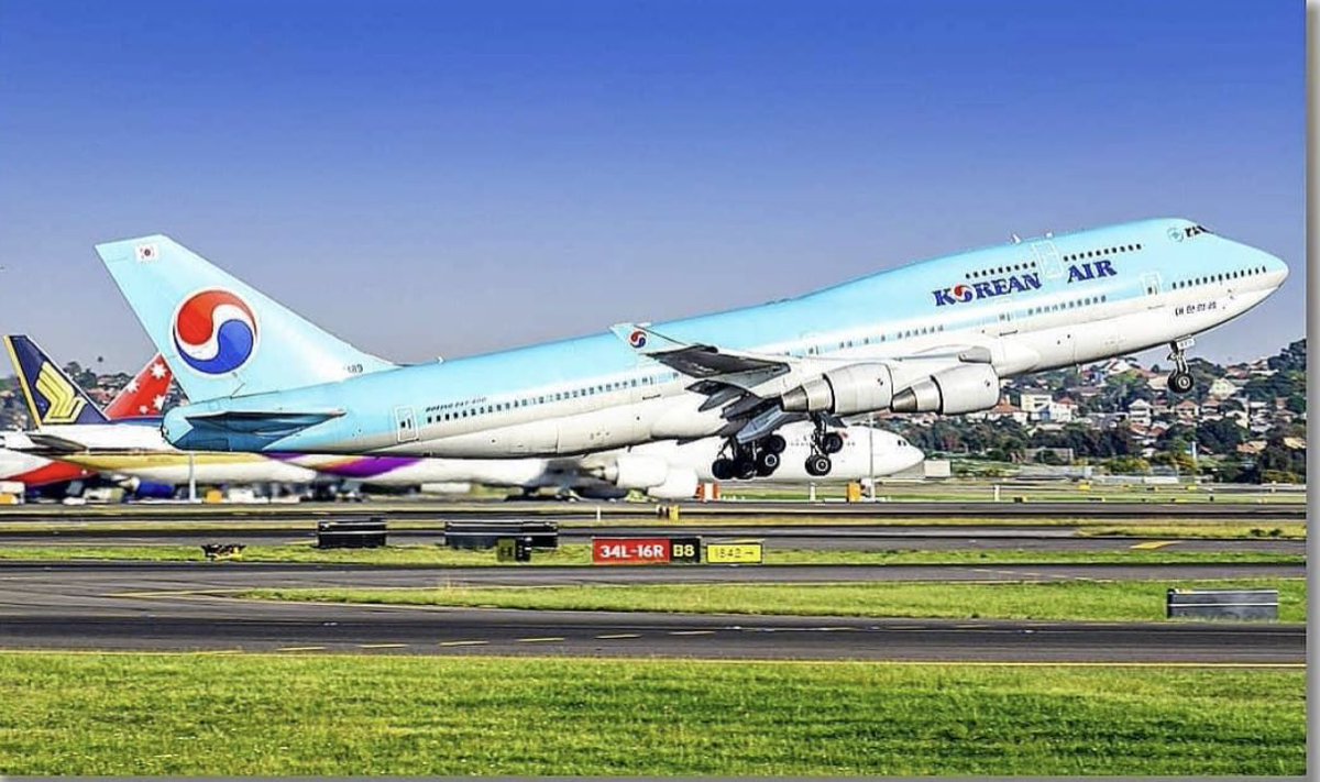 YNHallak's tweet photo. #KoreanAir #B747-400 🇰🇷
All colour of #Sydney #Airport back in 2012. #beautiful #Korean 744 lifts off infront of the resting heavies parked on the stand off bays. 
#avgeek #avnerd #aviation #aviationlover #aviationdaily #avpic #airbus #planes #dreamliner #aviationgeek #boeing747 https://t.co/b9GTet0DHL