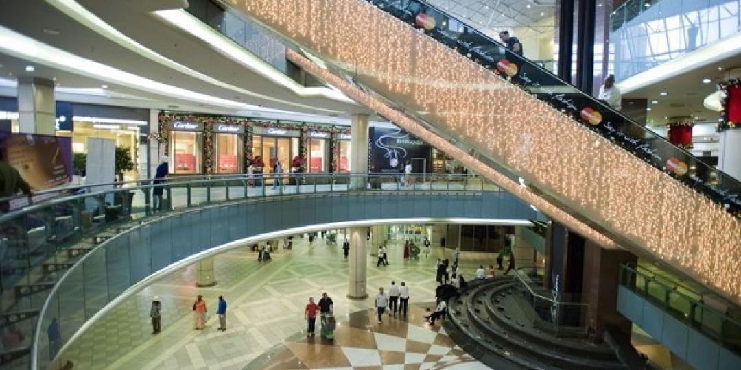 TAGTravel_Za's tweet photo. #airports Acsa has announced that terminal buildings at OTIA, CT &amp; King Shaka international airports are now open to non ticket-holders. 
Masks, hand sanitisation &amp; physical distancing remains in terminal buildings, incl at retail, food outlets. At entry temp screening taken too. https://t.co/VWeeTgpqaP