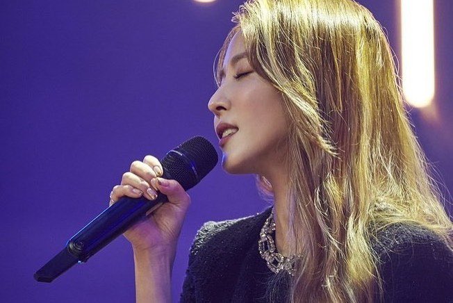 BoA_instagram's tweet photo. 오늘 저녁 11시 SBS F!l 에서 live on unplugged 보세요~ 집에서 즐기는 공연❤️ 첫방 준비하랴 공연 준비 하랴 정신없었지만 모두에게 즐거운 공연이 되길 바라며~~🙏
https://t.co/kdn1014AVG https://t.co/XJLakqww0D
