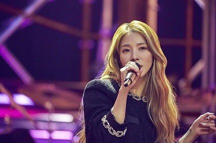 BoA_instagram's tweet photo. 오늘 저녁 11시 SBS F!l 에서 live on unplugged 보세요~ 집에서 즐기는 공연❤️ 첫방 준비하랴 공연 준비 하랴 정신없었지만 모두에게 즐거운 공연이 되길 바라며~~🙏
https://t.co/kdn1014AVG https://t.co/XJLakqww0D