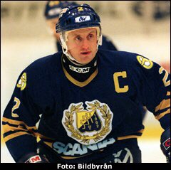 pellecarlsson's tweet photo. Stoort grattis på 60-årsdagen och grymt tack för allt Elde 💙🤩💛 Alla tiders KAPTEN och legendarisk super-back i @SodertaljeSK 🙌🏻⭐️⭐️⭐️ #retrolegend #twittssk https://t.co/R0oBnlqGTA