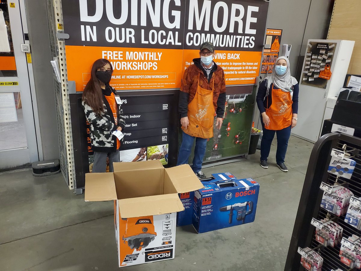 SarahPotter1020's tweet photo. Shout out to Forrest D26 and cashiers Amanda and Saira for capturing a $1,300 recovery by using LISA at the register!! Great catch!! #GETinvolved #1020Tracy #PacNorthProud https://t.co/tn7N4HSZjL