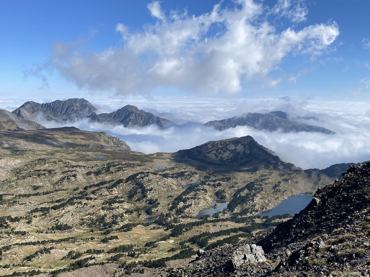 FEEC_cat's tweet photo. Elles ens fan ser com som 

⛰🏔⛰🏔

Són el nostre terreny de joc🧗🏻‍♀️🚵‍♀️🏃‍♀️🚶‍♀️, on ens sentim com a casa 🏡 . Cuidem-les 🌲🌿

Feliç Dia Internacional de les muntanyes.

#MountainDay #sentlamuntanya #100feec #sommuntanya https://t.co/m10lDKwfaa