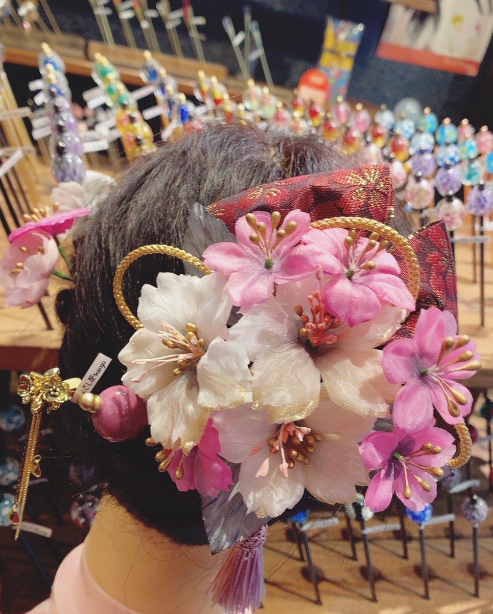 Wargo店舗販売スタッフ 名古屋大須the Ichi こんにちは 可愛いつまみ細工や花飾り簪がたくさん再入荷したので成人式にタイムスリップしたいメリーです 古典的なつまみ細工で日本髪風に結うのも 編み込みでふわふわに仕上げて花飾りを着けるの Wargo店舗販売スタッフ 名古屋大須the Ichi こんにちは 可愛いつまみ細工や花飾り簪がたくさん再入荷したので成人式にタイムスリップしたいメリーです 古典的なつまみ細工で日本髪風に結うのも 編み込みでふわふわに仕上げて花飾りを着けるの
