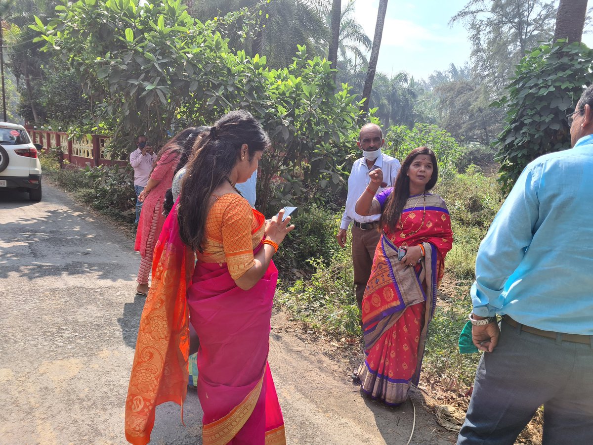 KamdiZp's tweet photo. दि:१०/१२/२० रोजी केळवे गावातील नागरिकांच्या समस्या जाणून घेण्यासाठी केळवे ग्रामपंचायत येथे भेट दिली व गावातील प्रमुख समस्यांचा आढावा घेतला. @CMOMaharashtra
@PalgharCEO
@ShivSenaPalghar
@EknathSaheb @adzod @DiKsHaSaNkHe @ravindrasphatak https://t.co/TveS8LPHQJ