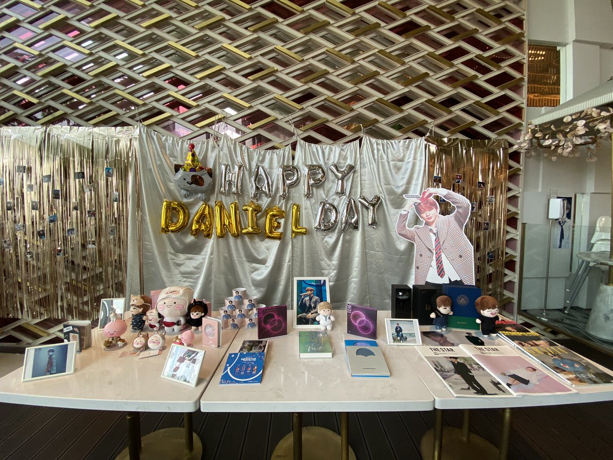 cazzilast's tweet photo. ขอบคุณนะคะ ❤️ เฟ่น่ารักมากๆ รูปหล่อๆ เต็มเยย
#คังแดเนียล
#HappyDanielDay 
#Colorof25thwithKDN https://t.co/UZNqHlFTdP