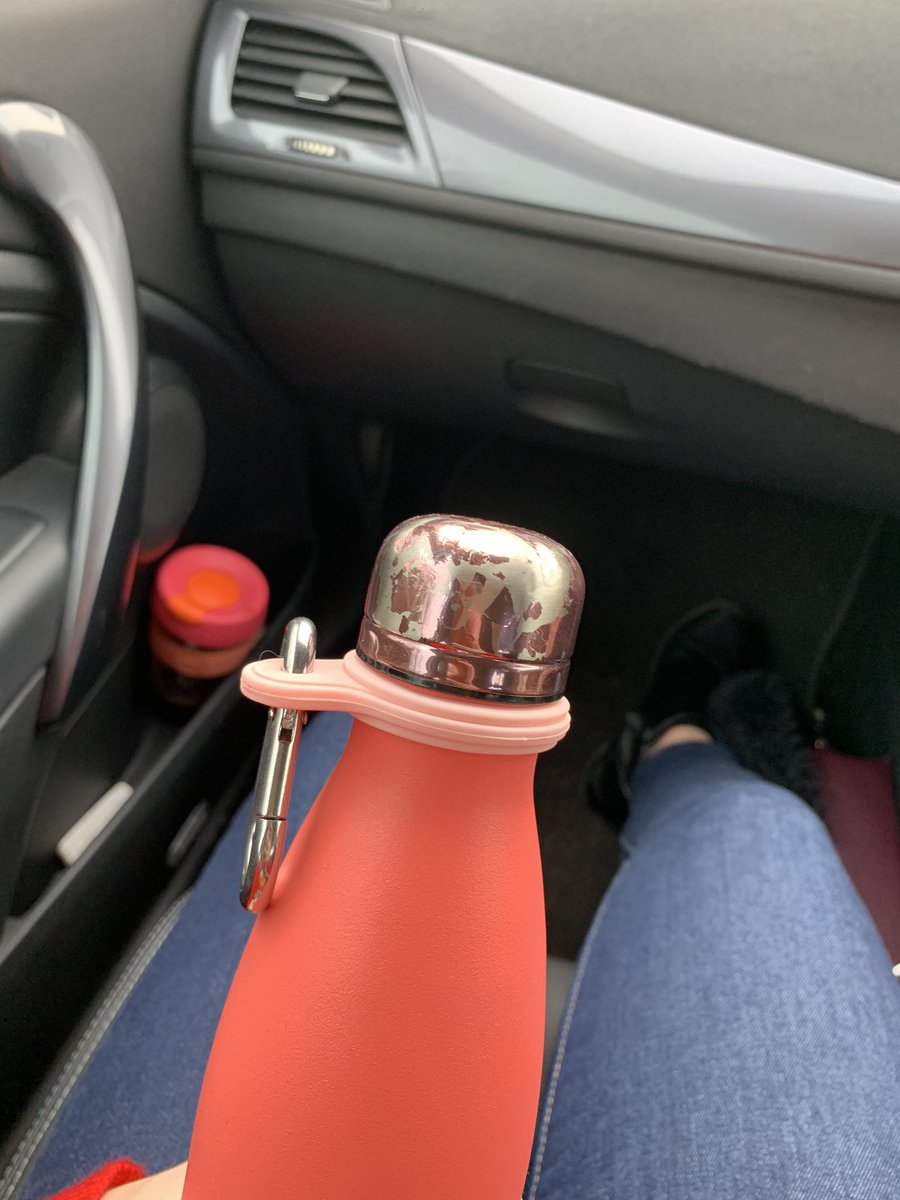 Hannah_2188's tweet photo. @Chillysbottles morning guys, I bought a rose gold lid a few months ago but it’s all peeling. Has only been hand washed so not sure why it’s doing this. Is there anything I can do about it please? Thanks, Hannah https://t.co/Lbmn9z6EV2