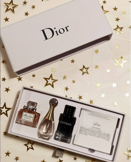 jasminechapic's tweet photo. Quelle merveille ce coffret @diorparfums avec ces 3 miniatures. Merci @dior #mydiorbeauty https://t.co/98hYR3Qm2t