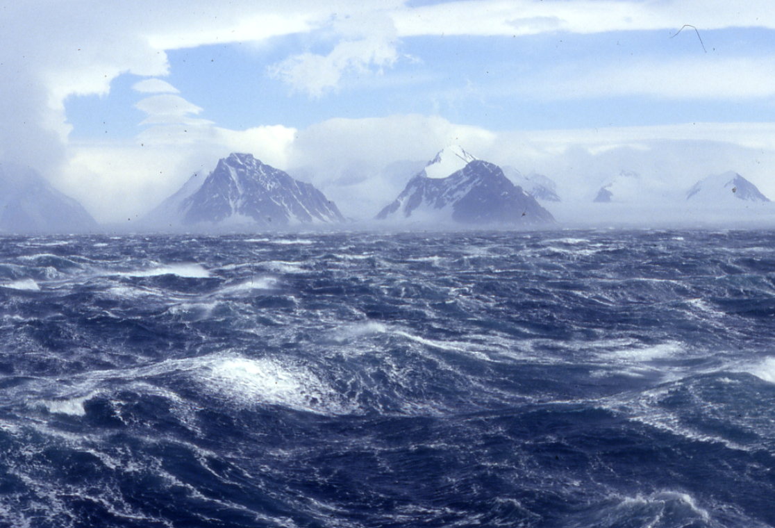 Mountains & Ocean from the #Antarctic Peninsula for
 
#InternationalMountainDay2020
#InternationalMountainDay 
#IMD2020