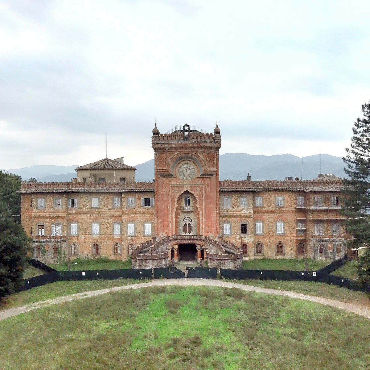 girovagate's tweet photo. Aiutiamo il Castello di #Sammezzano a vincere il censimento nazionale "I luoghi del cuore" promosso dal FAI?!?

Per VOTARE ⬇️

1️⃣ Cerca su Google "Votare Sammezzano" (click sul primo risultato)
2️⃣ Clicca “Vota con 1 click”
3️⃣ Accedi via Facebook o registratevi su MYFAI
Grazie! https://t.co/n7CiLo7XAE