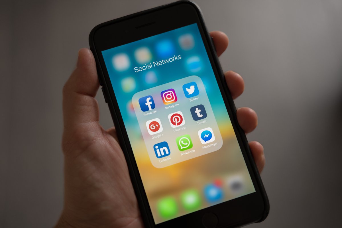 Social media isn’t just for socialising – it’s a great way to build up your business image and customer loyalty. Here’s how: ow.ly/1wvF50CnPO3

#SME #customerloyalty #marketingtips #customervalues #smallbusinesses #businesssuccess  #businessaccommodation