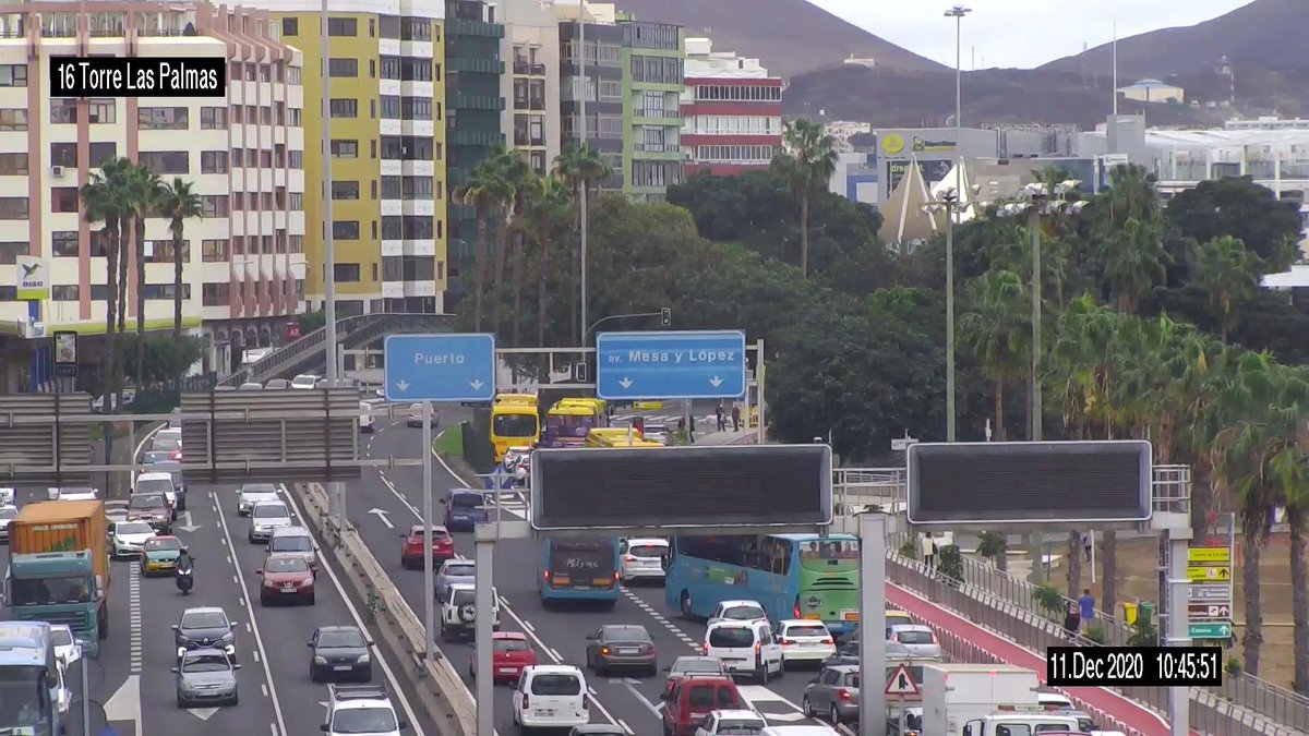 PoliciaLPA's tweet image. ⚠️ PRECAUCIÓN ⚠️

Accidente de circulación a la altura de la parada de guaguas de las Alcaravaneras sentido a Base Naval, implicados un turismo y una @GuaguasLPA. Unidad de Tráfico 🚔 al lugar.