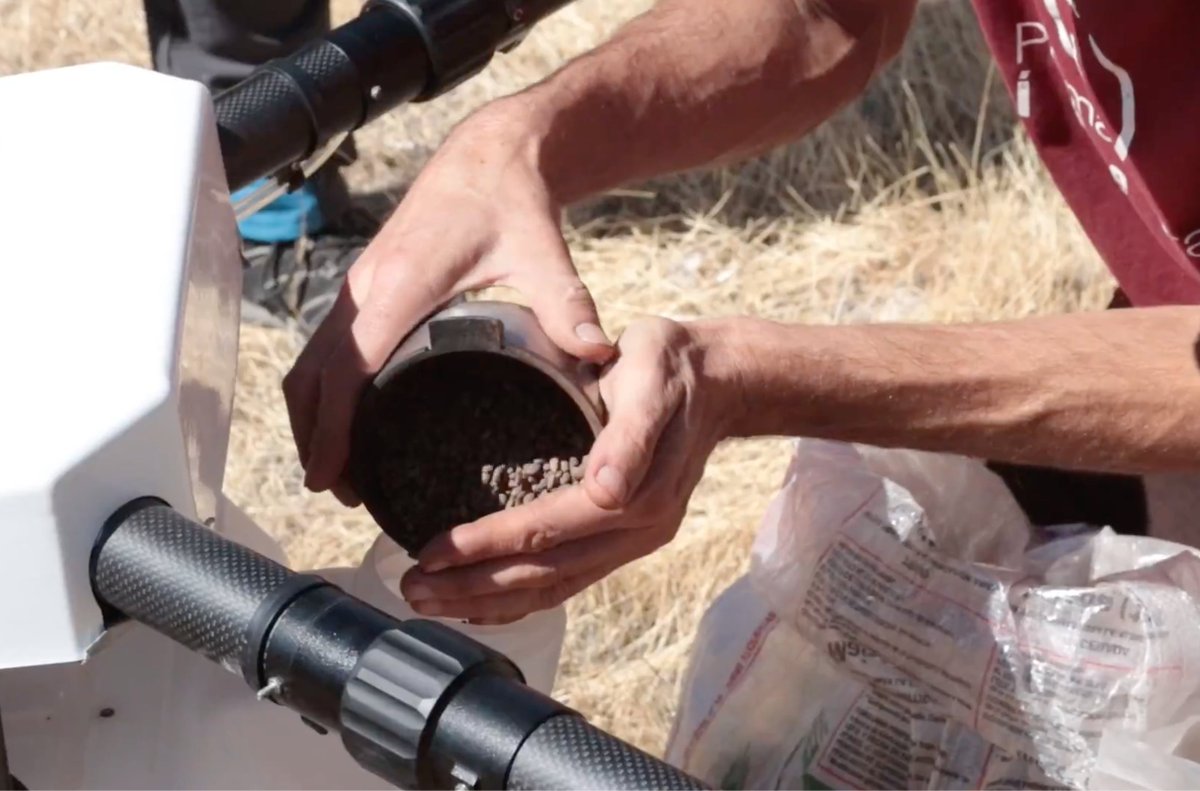 We’ve been testing out drone planting in Spain! We tend to favour tree planting done at a human scale, and we always make sure that we’re not just dropping seeds left and right. That being said, in specific contexts, technology like drones allows to test out new approaches. 🌱