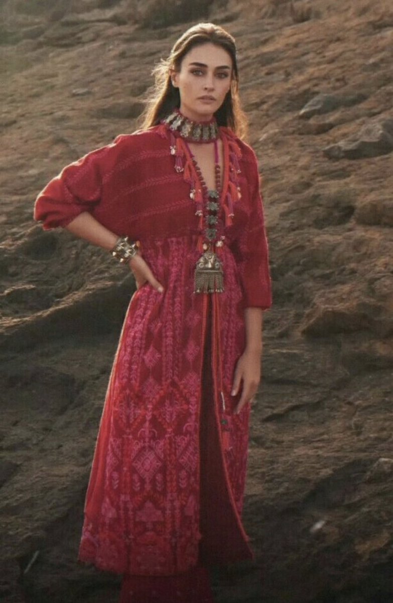 nylaawan's tweet photo. Awesome collection by #Kaadi ek se bhar k ek 
#KhaadiXEsra https://t.co/fLHtimOurg