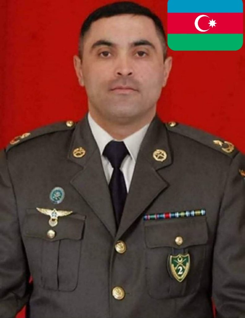 Şəhidimiz Mayor Elçin Mansurov. Belə şərəfli zabitlərimizi hərkəs tanımalıdır.Döyüşlərin ilk günündə qəhrəmanlıq göstərərək 3 strateji əhəmiyyətli döyüş postunu ələ keçirir. 12  yaralı əsgəri meydandan çıxarır. Generalımız Mais Bərxudarov deyir ki, təkbaşına azı 25 erməni
