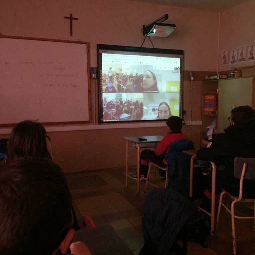 cristoreyva's tweet photo. Los alumnos de Quinto hemos tendido la visita virtual de @redincola Nos han enseñado cómo ayudar a los que más lo necesitan en estas fechas tan señaladas.
#cristoreyvalladolid #redincola #educación #acogerte https://t.co/HKB00Lq5ka