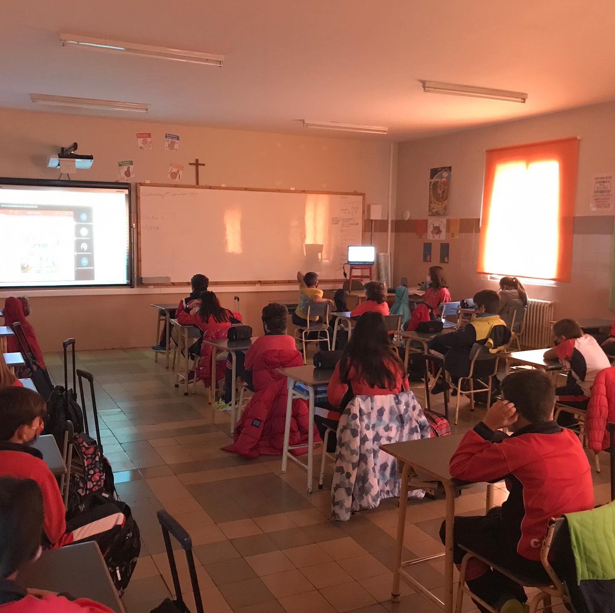 cristoreyva's tweet photo. Los alumnos de Quinto hemos tendido la visita virtual de @redincola Nos han enseñado cómo ayudar a los que más lo necesitan en estas fechas tan señaladas.
#cristoreyvalladolid #redincola #educación #acogerte https://t.co/HKB00Lq5ka