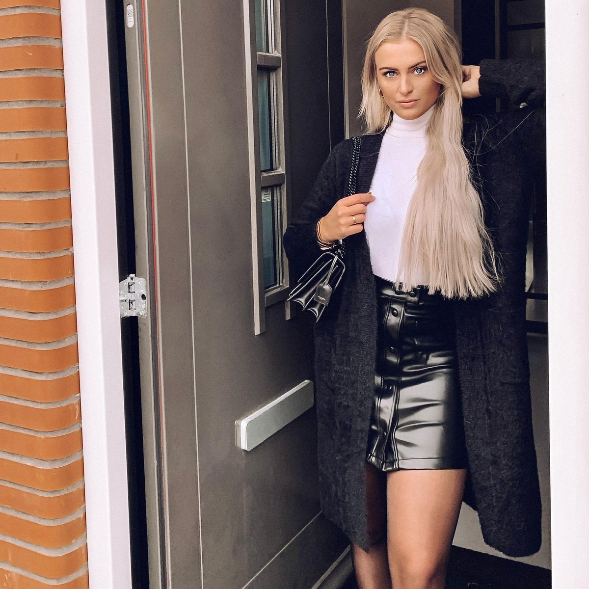 Babe @daphnevankerkhoff in the "Leren rok" code x JLFW20047 🖤✨ 

Shop here:
jackyluxury.com/collections/dr…