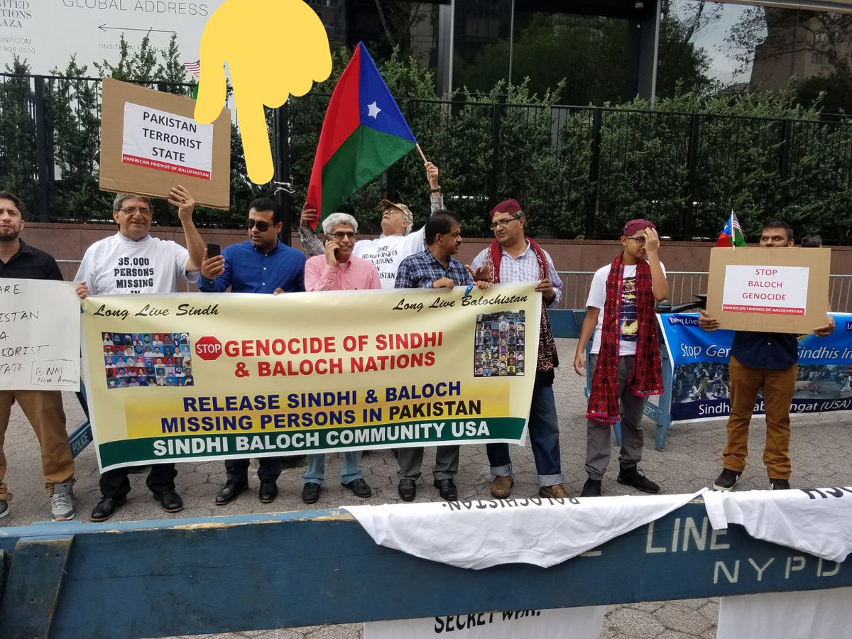 The person holding Indian propaganda Srivastava Group paid anti Pakistan posters is Nabi Baksh Baloch of US chapter of separatist Baloch National Movement.He’s the one giving interviews to Indian media propaganda agency ANI mentioned in EuDisinfoLab report, do you know him?/6