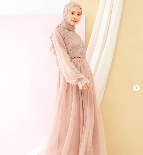 _doraredre's tweet photo. Deretan Brand Lokal Hijab Dress Terjangkau Budget Mulai 100rban Bisa Dapat Baju Secantik Ini!

Mending Beli daripada Jahit, Bagus Buat Wisuda, Tunangan, Lamaran, atau Prewedding Nih Biar Irit Budget! 
Nyewa Baju aja 150K, ini 150K bisa beli baju+hijab tanpa dikembaliin lagi! https://t.co/jxsssv18bS
