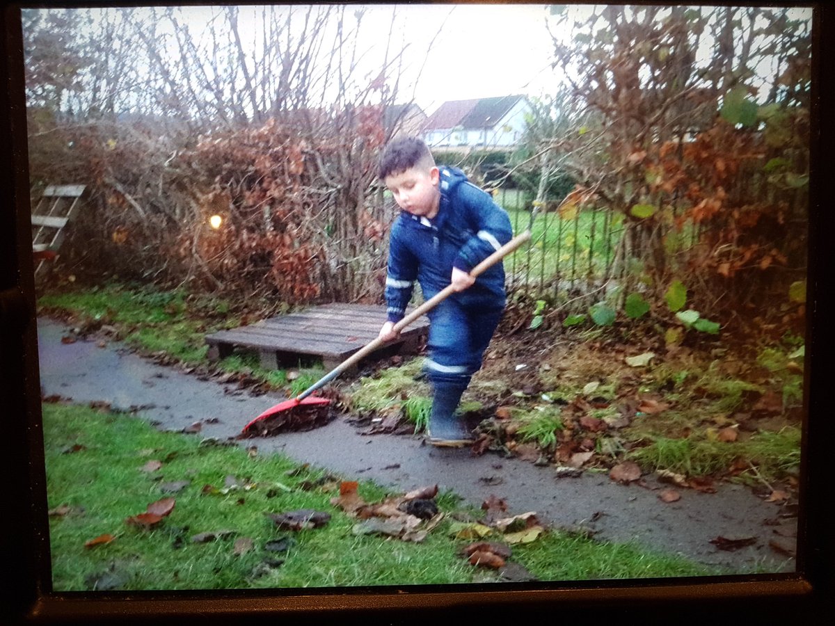 We have been talking about what it means to be kind. Our story called Kind sparked some ideas- 
😊 Some of us decided it was doing jobs to help others.
😊 We all said hello to our friends in Turkish and Thai (ask the Red/Green B group to teach you)
@BorestoneP <a href="/1plus2Stirling/">Stirling 1+2</a>