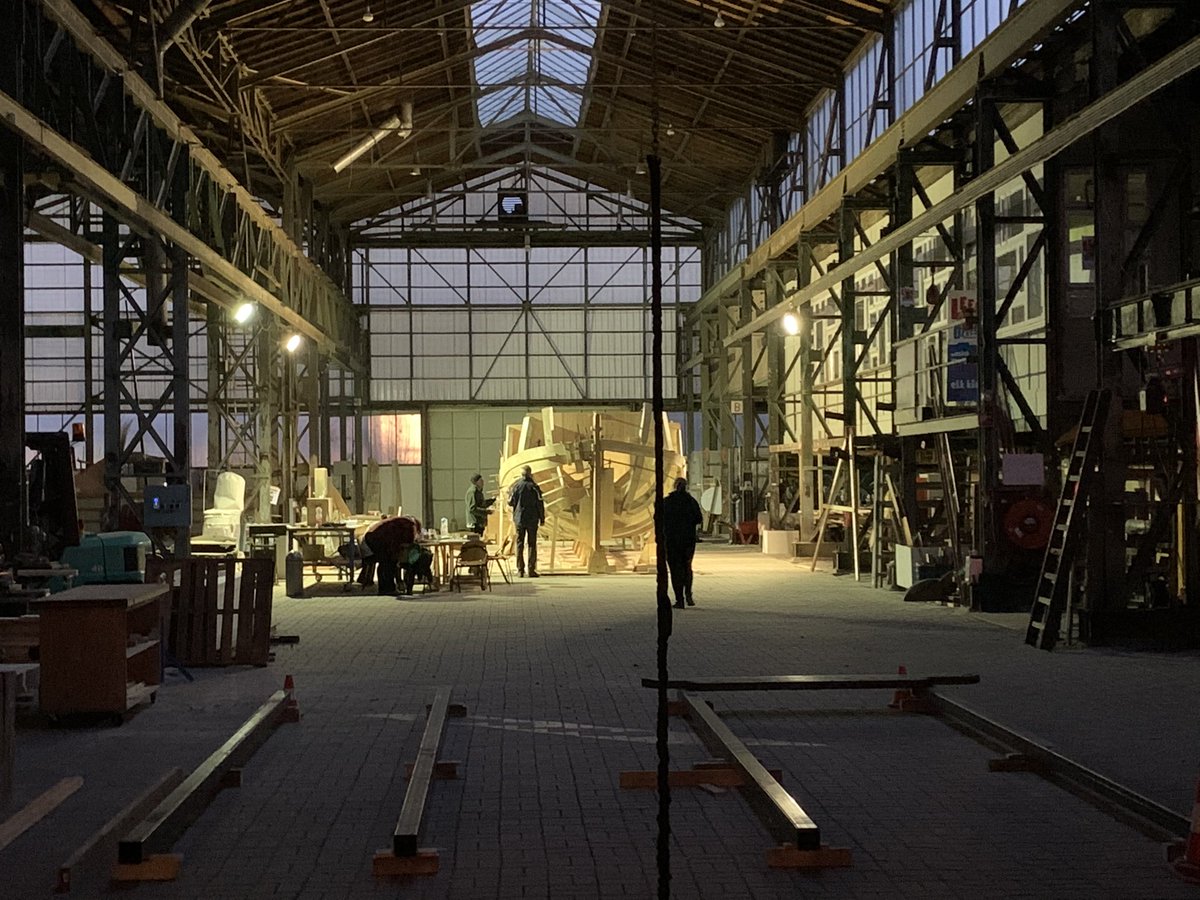 GKleinpaste's tweet photo. They’re building a ship. #biesboschhal https://t.co/2GI105KkXS